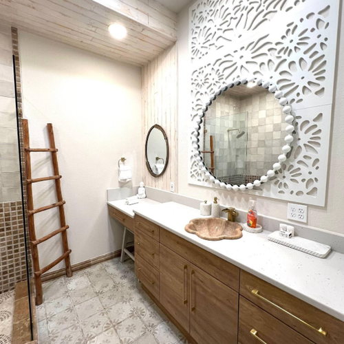 Stylish Bathroom in Corpus Christi, TX by Tukasa Creations